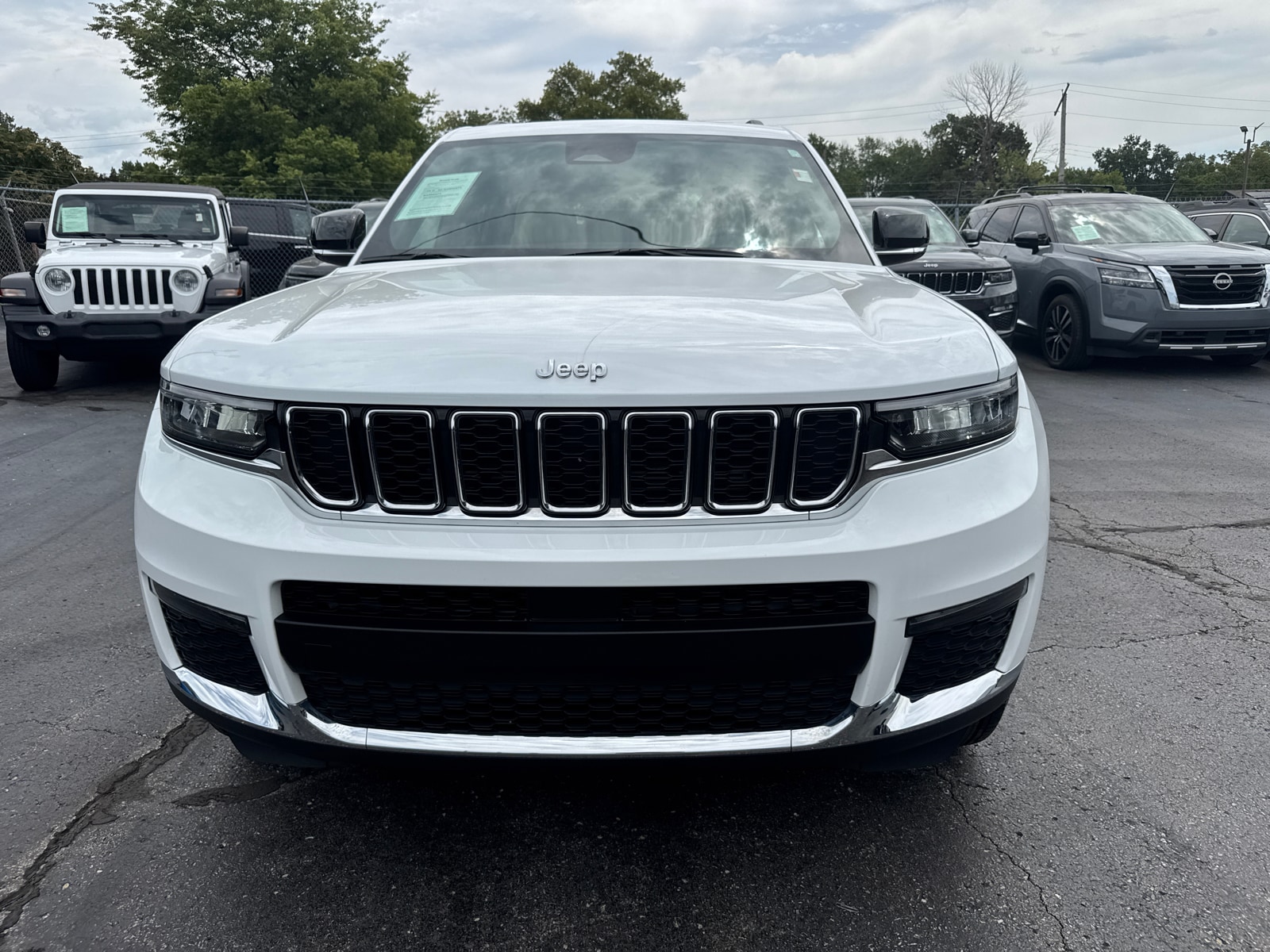 Used 2023 Jeep Grand Cherokee L Limited with VIN 1C4RJKBG1P8810825 for sale in Kansas City
