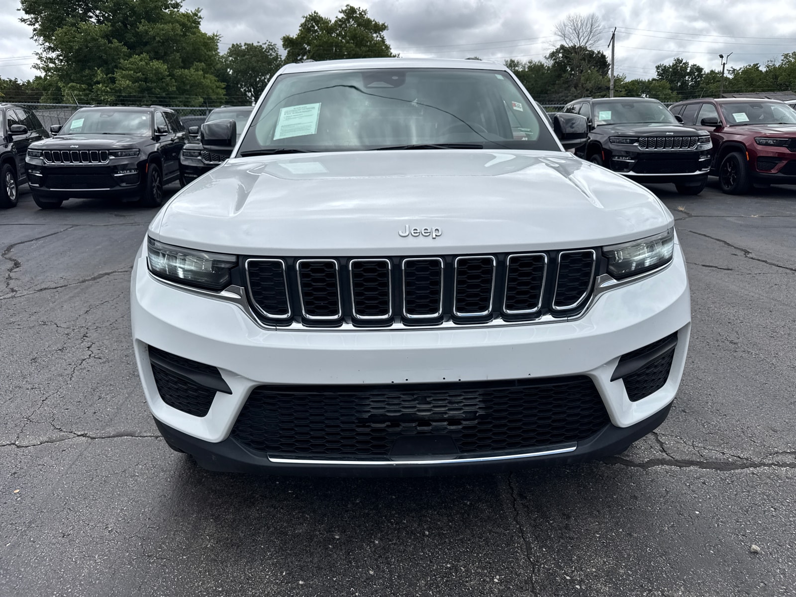Used 2024 Jeep Grand Cherokee Laredo with VIN 1C4RJHAG1RC719588 for sale in Kansas City