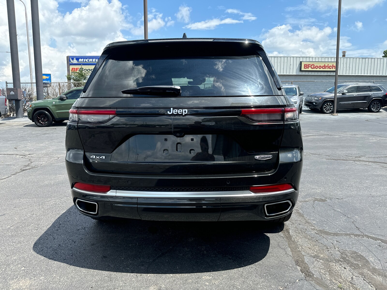 2023 Jeep Grand Cherokee Summit Sport photo 4