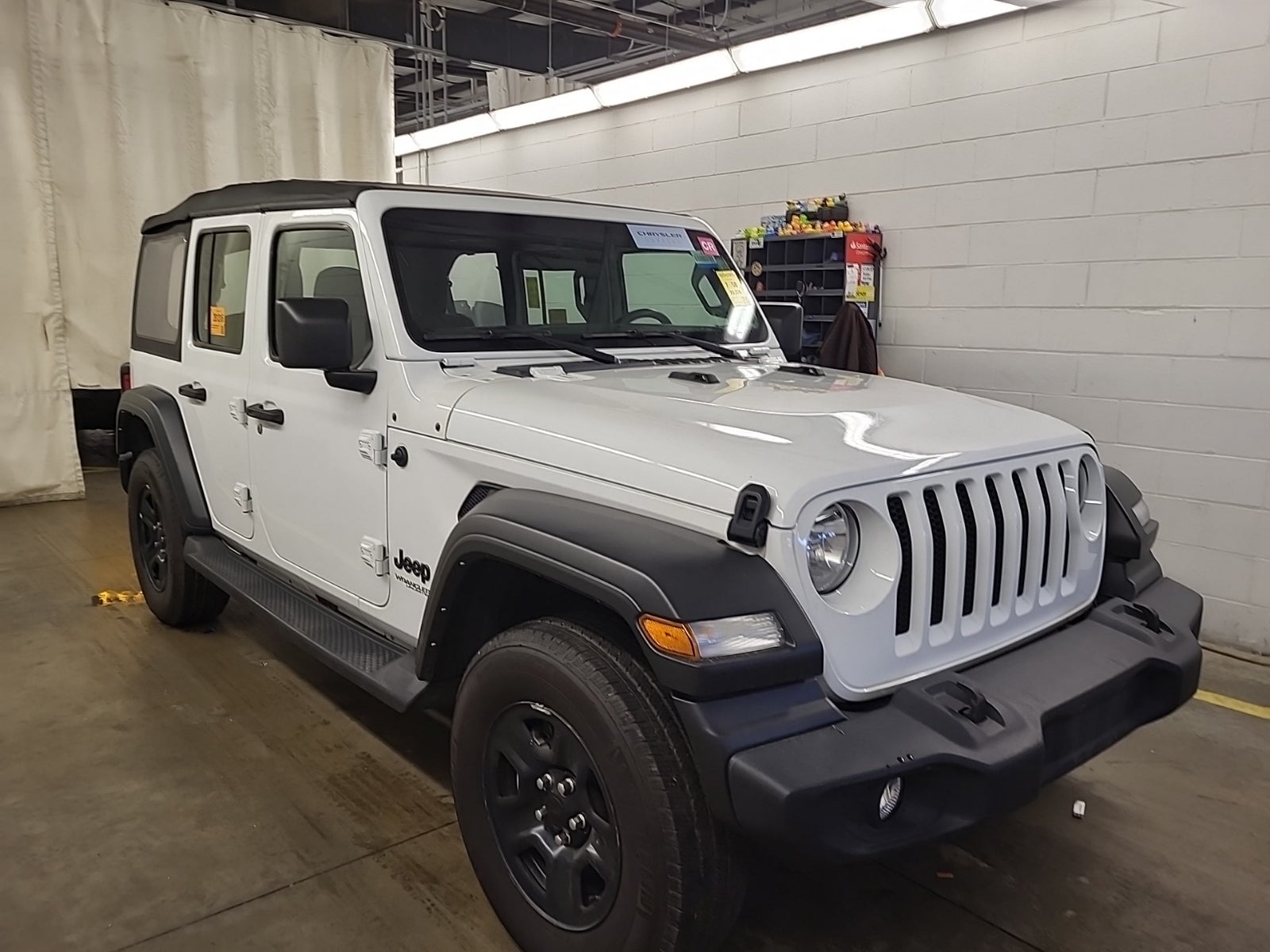 2022 Jeep Wrangler Unlimited Sport's photo