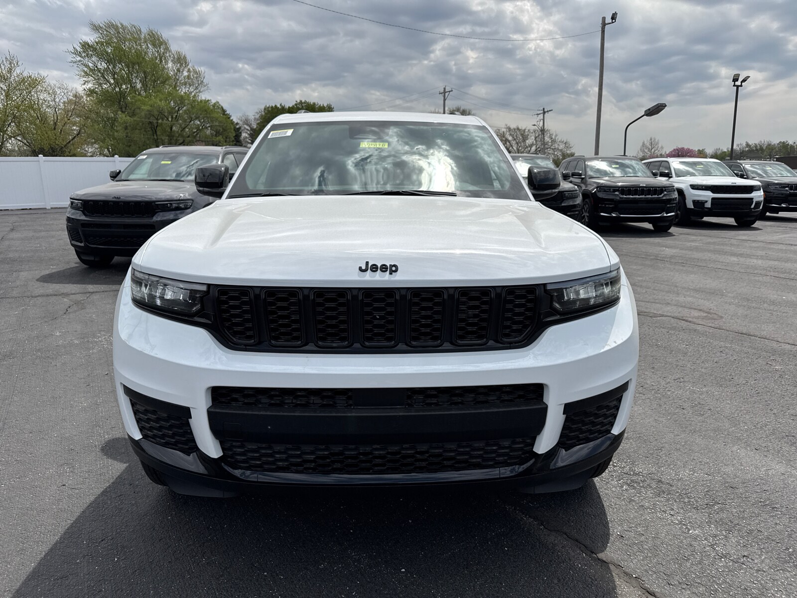 2025 Jeep Grand Cherokee Altitude X photo 2