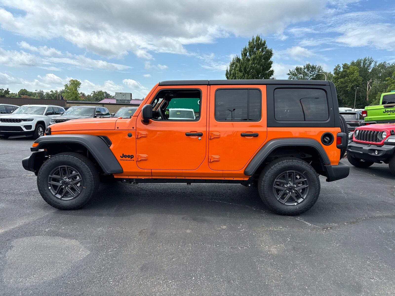2025 Jeep Wrangler Sport S photo 3