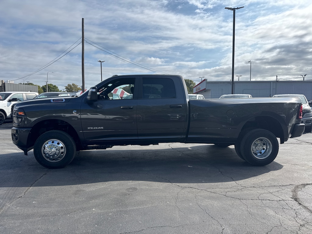 New 2026 Ram 3500 BIG HORN CREW CAB 4X4 8' BOX Pickup