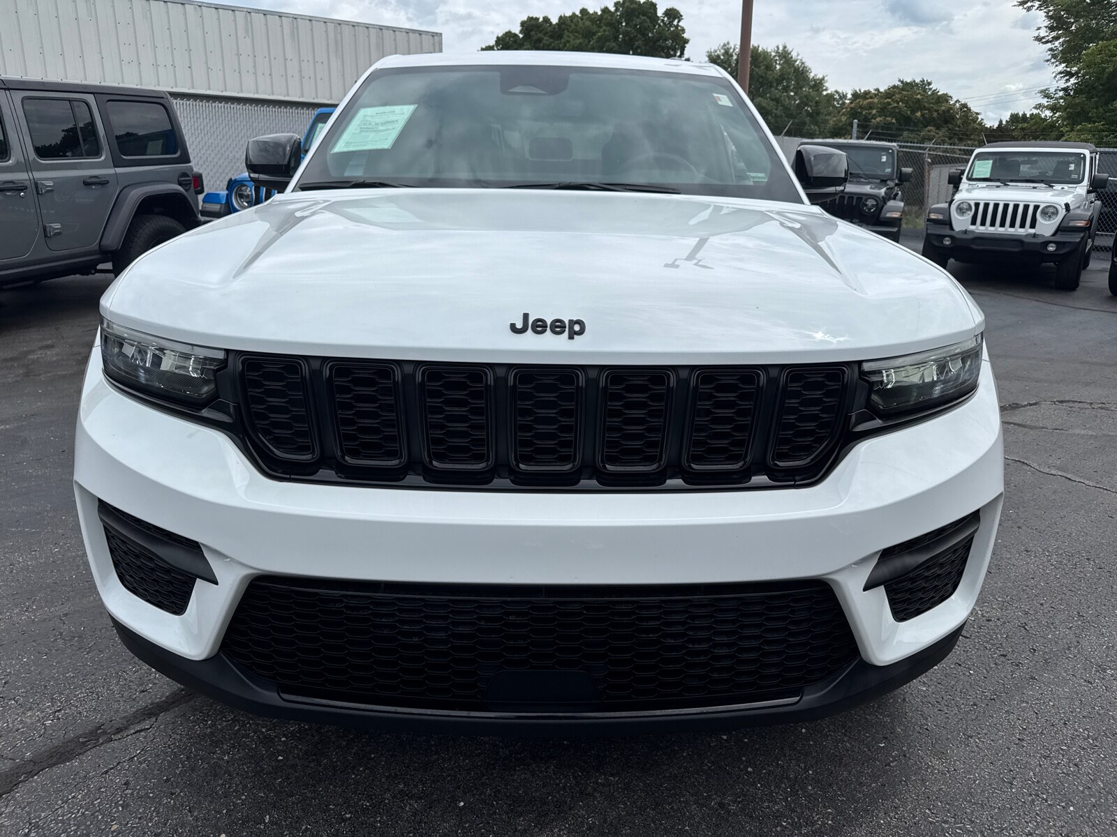Used 2024 Jeep Grand Cherokee Altitude with VIN 1C4RJHAG1R8950400 for sale in Kansas City