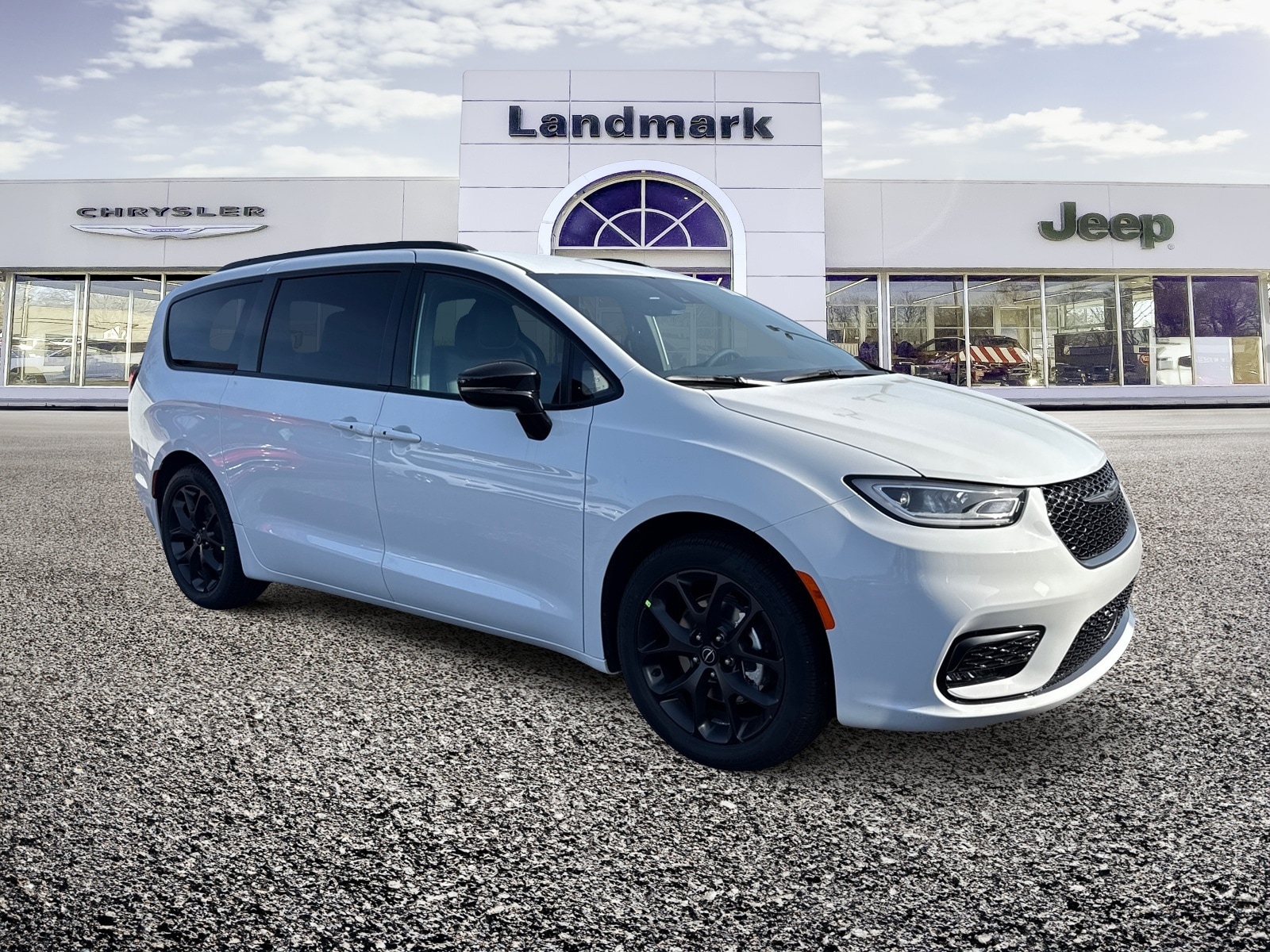 2026 Chrysler Pacifica Select's photo