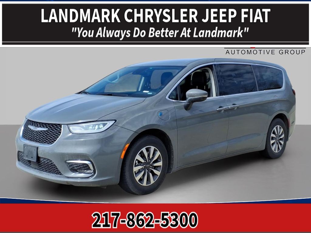 2023 Chrysler Pacifica Hybrid Touring L Hybrid's photo