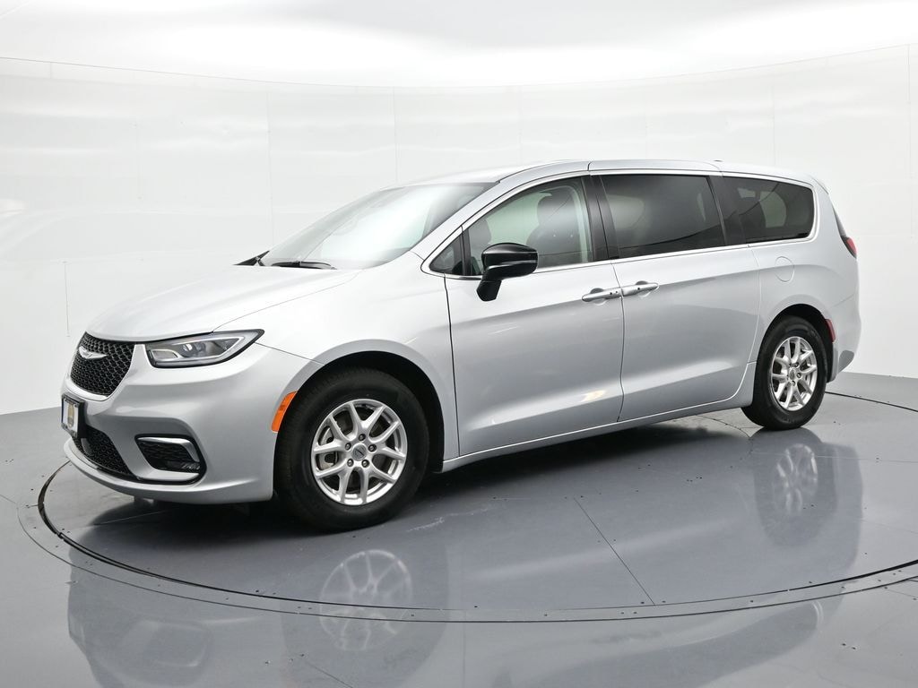 Used 2024 Chrysler Pacifica Touring L Minivan/Van