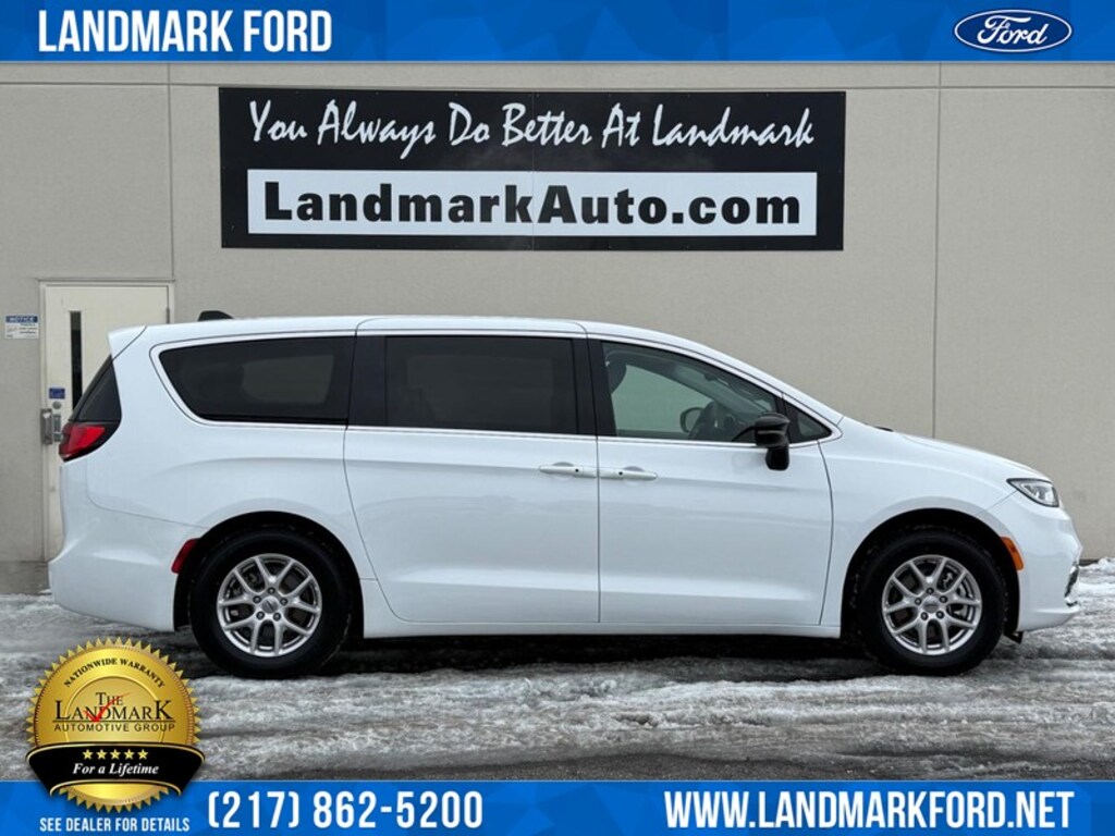 Used 2024 Chrysler Pacifica Touring L FWD Mini-Van
