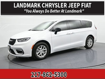 2026 Chrysler Pacifica Select Passenger Van