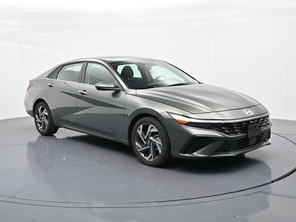 Used 2025 Hyundai Elantra SEL Convenience Sedan