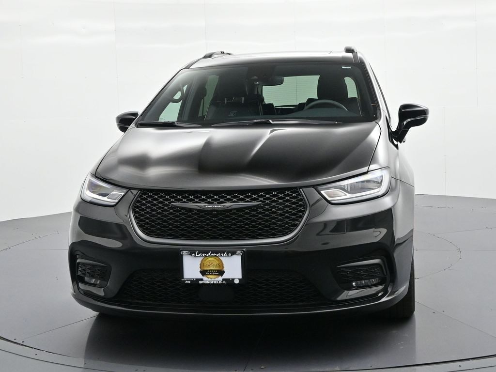 Used 2025 Chrysler Pacifica Limited Minivan/Van