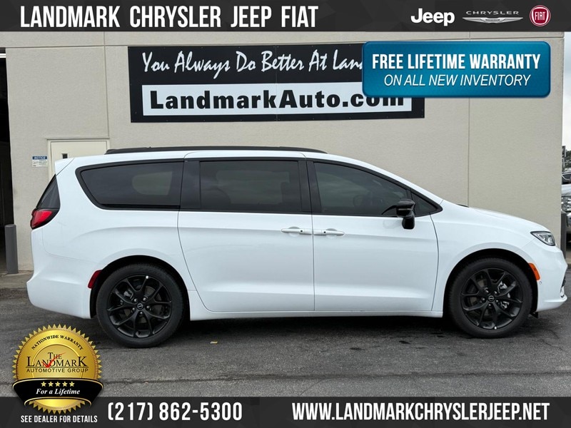 2026 Chrysler Pacifica Limited's photo