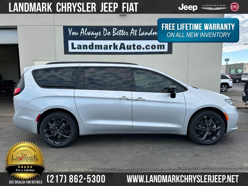2026 Chrysler Pacifica Limited's photo