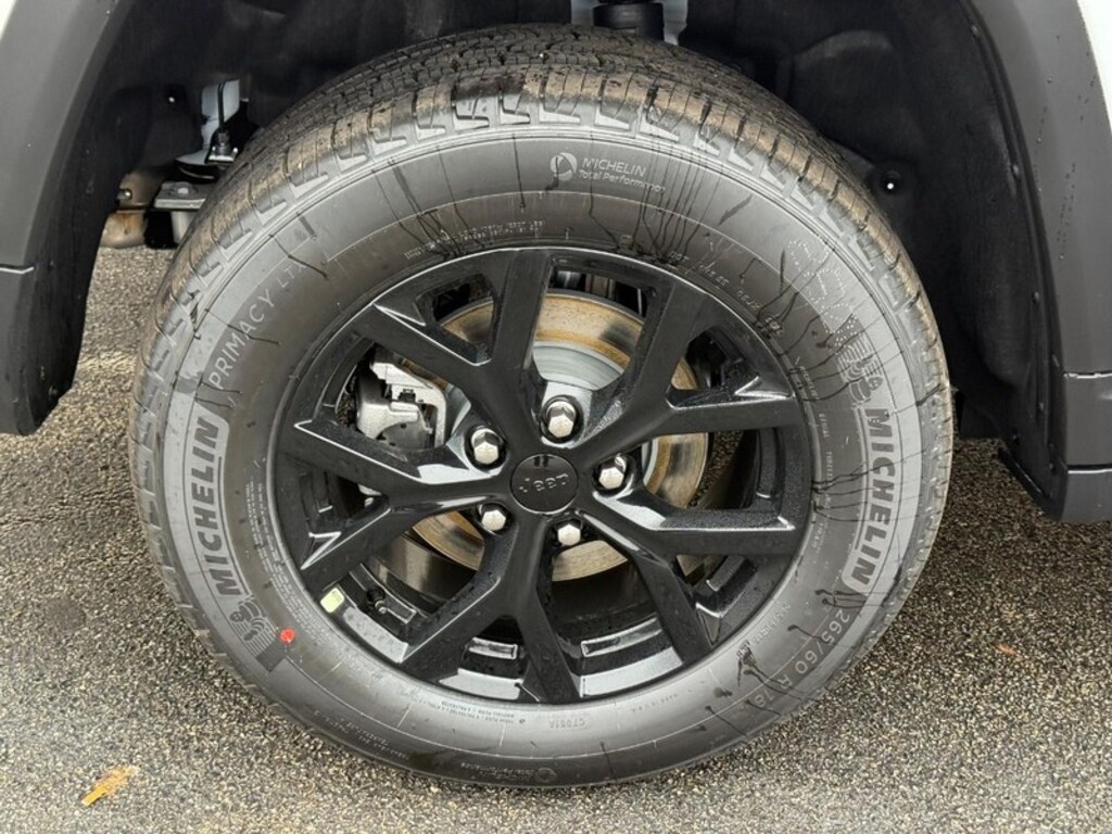 New 2025 Jeep Grand Cherokee Laredo 4x4 Sport Utility