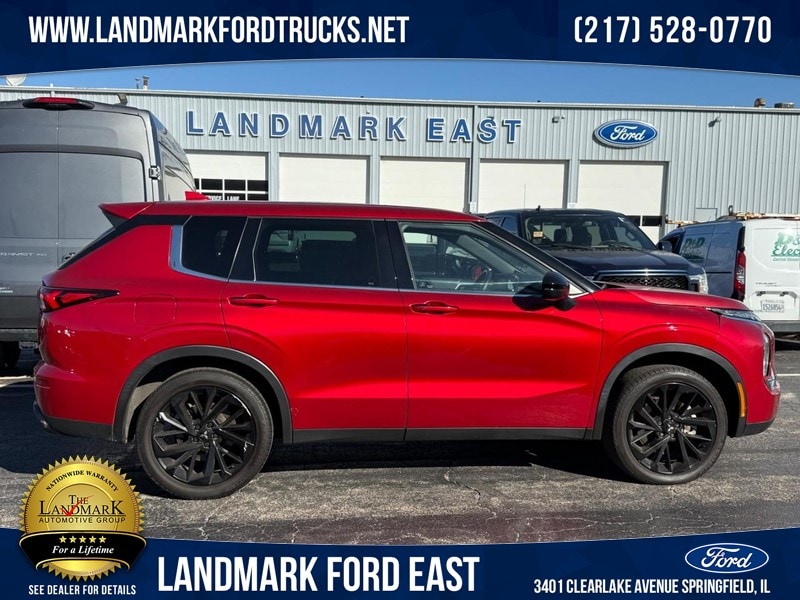 2022 Mitsubishi Outlander Black Edition's photo