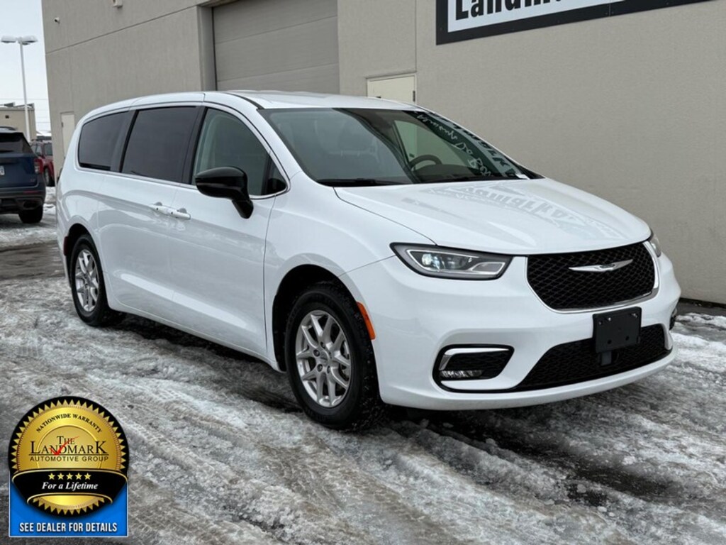 Used 2024 Chrysler Pacifica Touring L FWD Mini-Van