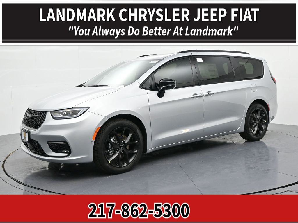 2026 Chrysler Pacifica Limited's photo