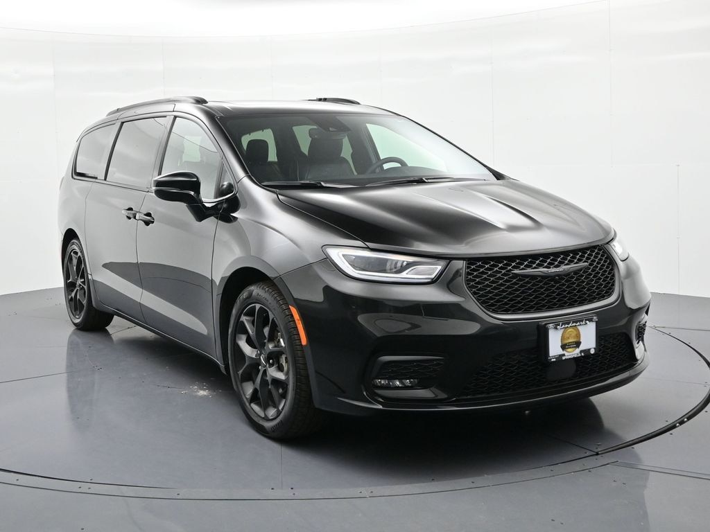 Used 2025 Chrysler Pacifica Limited Minivan/Van