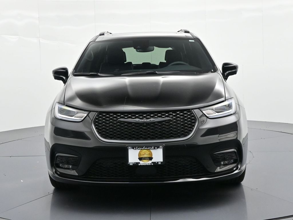 New 2026 Chrysler Pacifica Limited Passenger Van