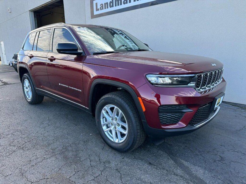 New 2025 Jeep Grand Cherokee Laredo 4x4 Sport Utility