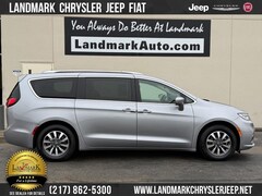 New 2021 Chrysler Pacifica for Sale in Springfield IL