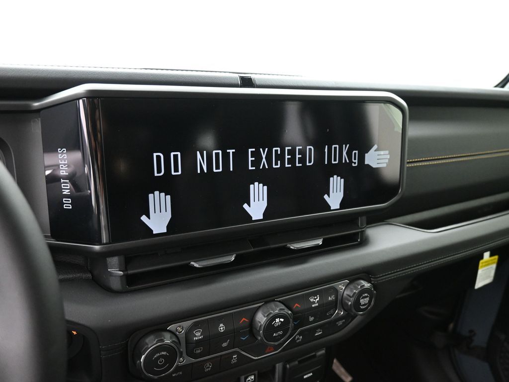 2026 Jeep Wrangler 4-Door Sahara - Photo 12