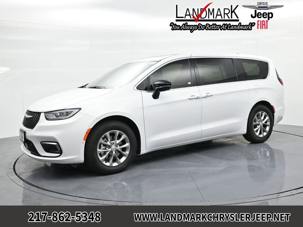 2026 Chrysler Pacifica Limited's photo