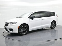 2026 Chrysler Pacifica Select Passenger Van