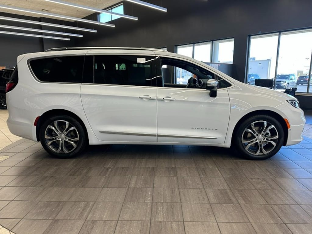 New 2026 Chrysler Pacifica Pinnacle FWD Passenger Van