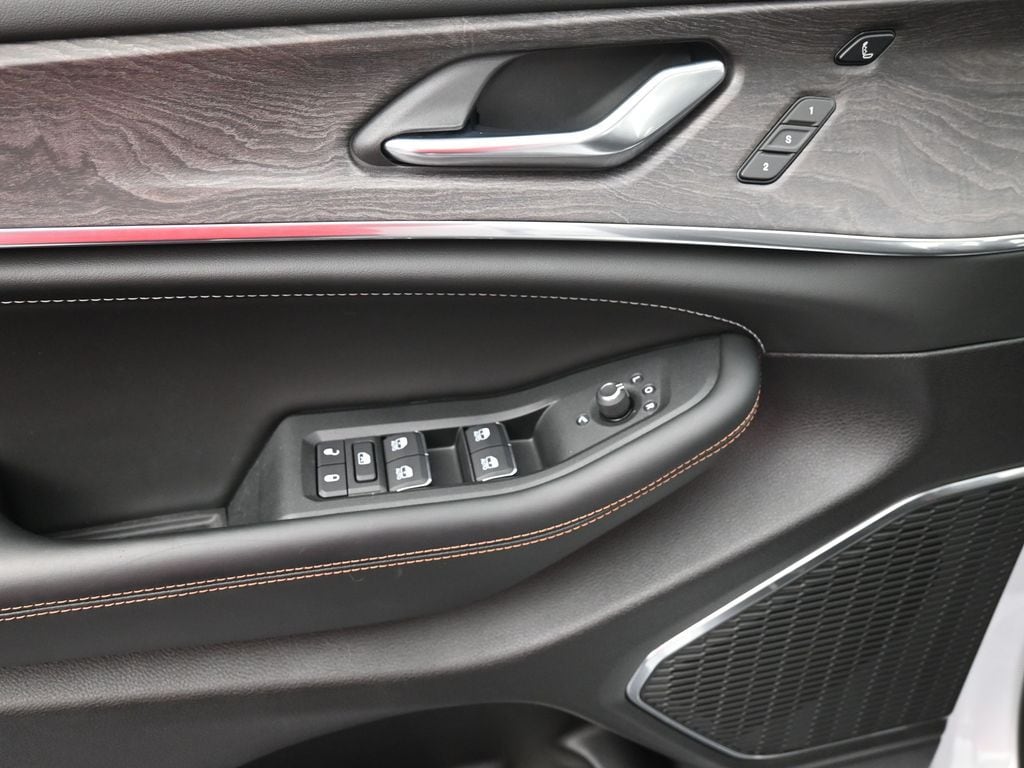 2025 Jeep Grand Cherokee Overland - Photo 11