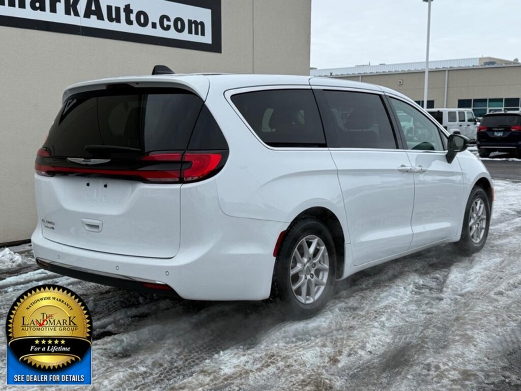 Used 2024 Chrysler Pacifica Touring L FWD Mini-Van