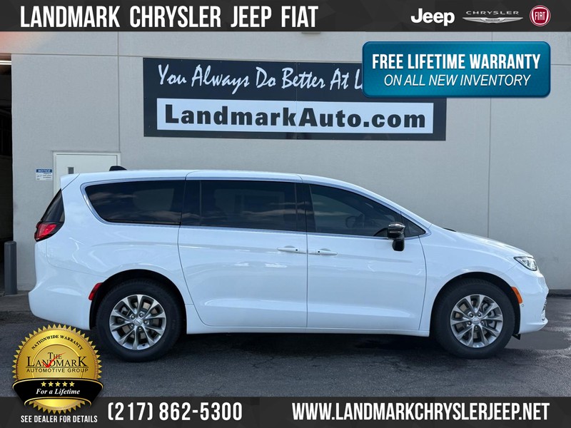 2026 Chrysler Pacifica Select's photo