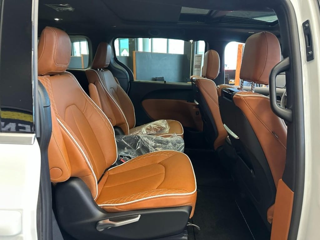 New 2026 Chrysler Pacifica Pinnacle FWD Passenger Van