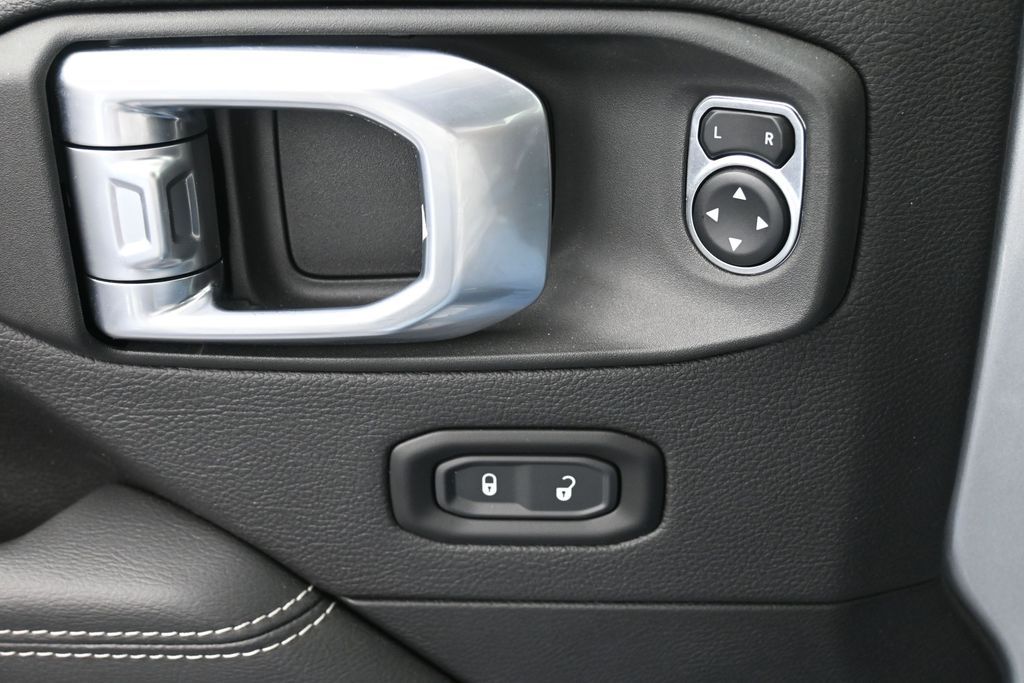 2022 Jeep Wrangler Unlimited Sahara 4XE - Photo 20