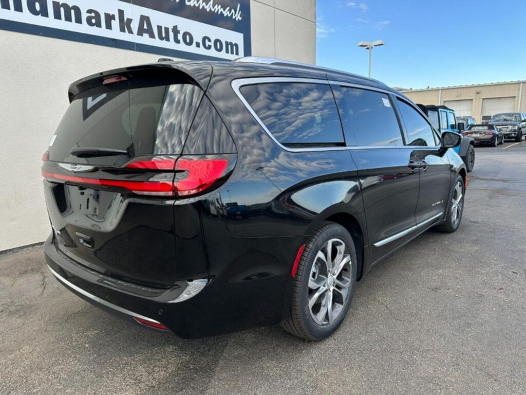 New 2026 Chrysler Pacifica Pinnacle FWD Passenger Van