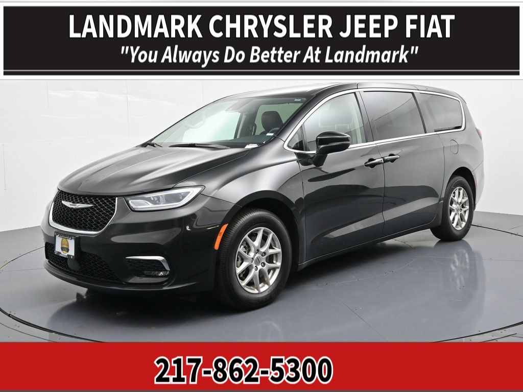 2023 Chrysler Pacifica Touring L's photo