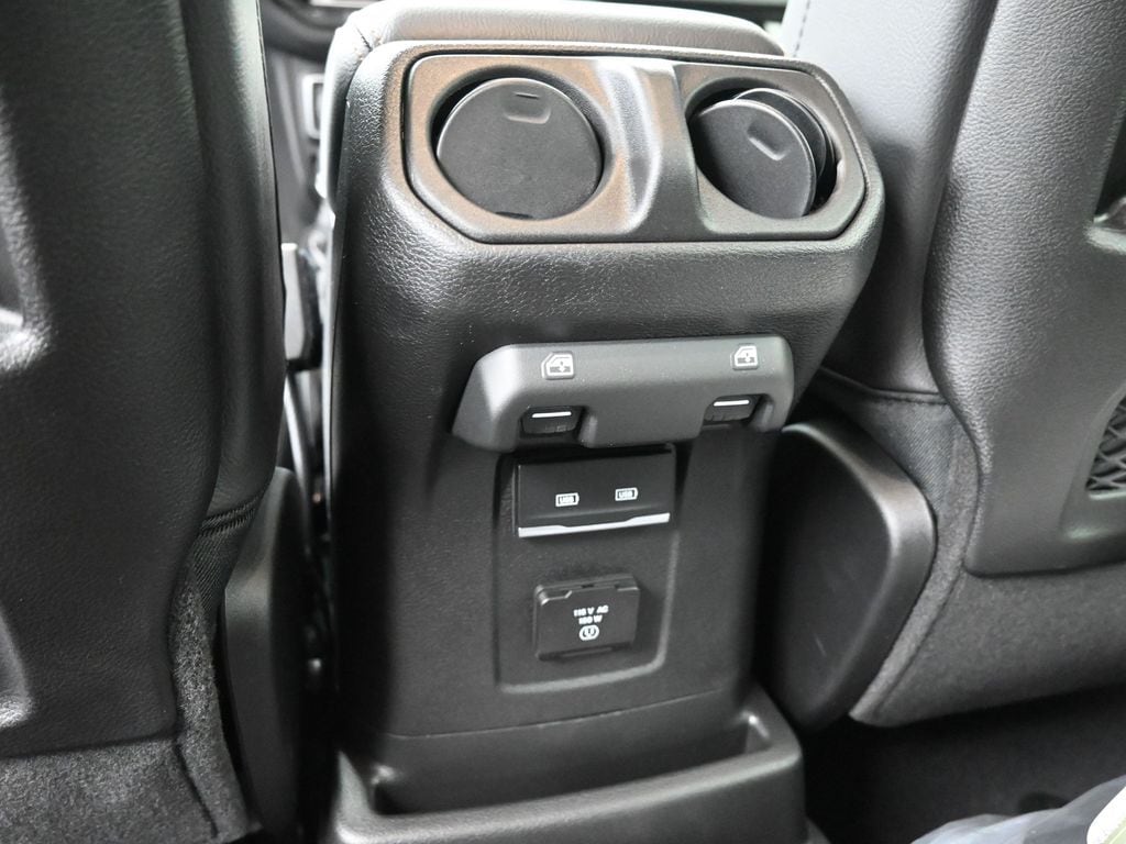 2026 Jeep Wrangler 4-Door Sahara - Photo 10
