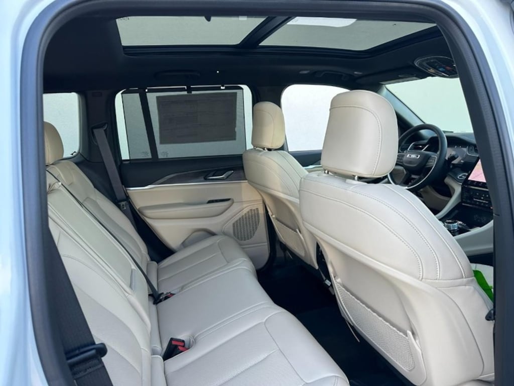 New 2025 Jeep Grand Cherokee Limited 4x4 Sport Utility