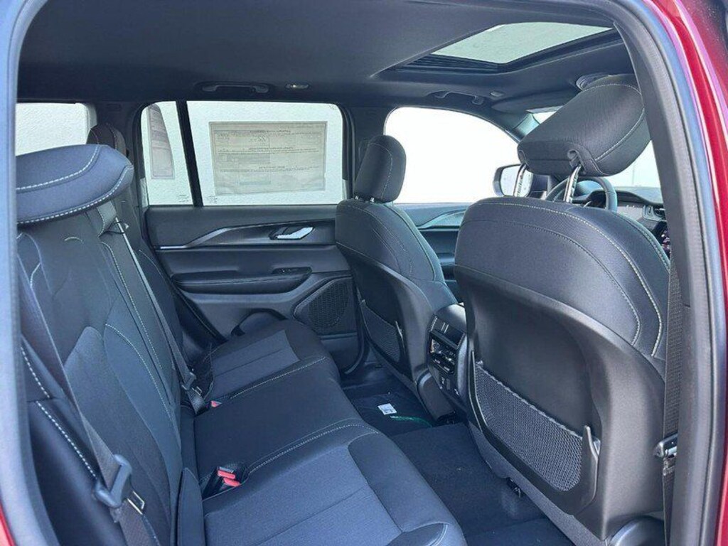 New 2025 Jeep Grand Cherokee Laredo 4x4 Sport Utility