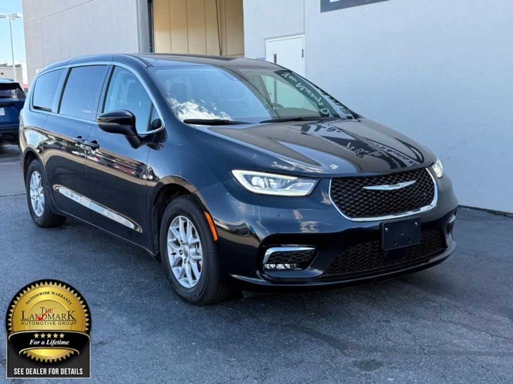 Used 2023 Chrysler Pacifica Touring L FWD Mini-Van