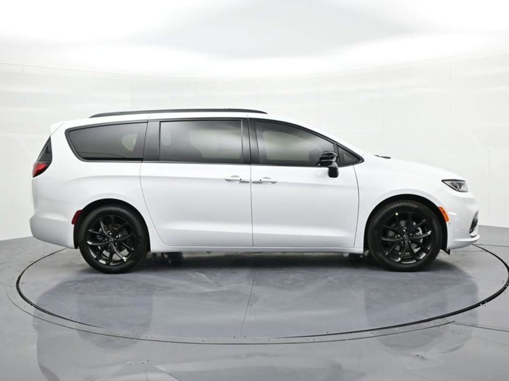 New 2026 Chrysler Pacifica Select FWD Passenger Van