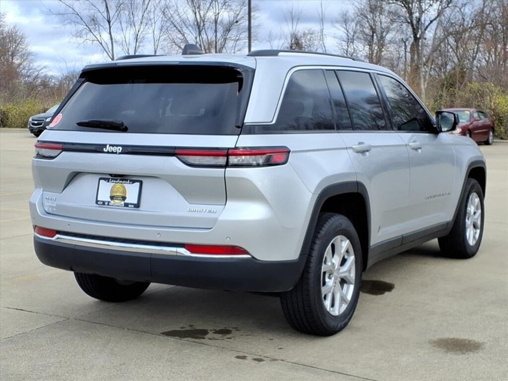 Used 2024 Jeep Grand Cherokee Limited 4x4 SUV