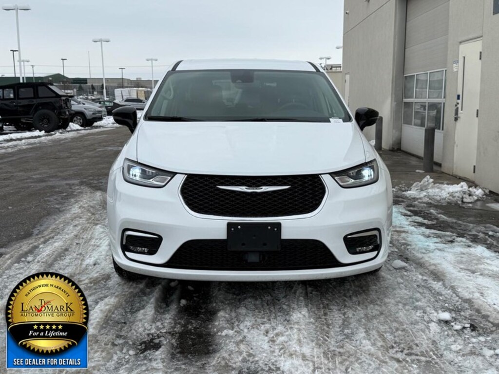 Used 2024 Chrysler Pacifica Touring L FWD Mini-Van