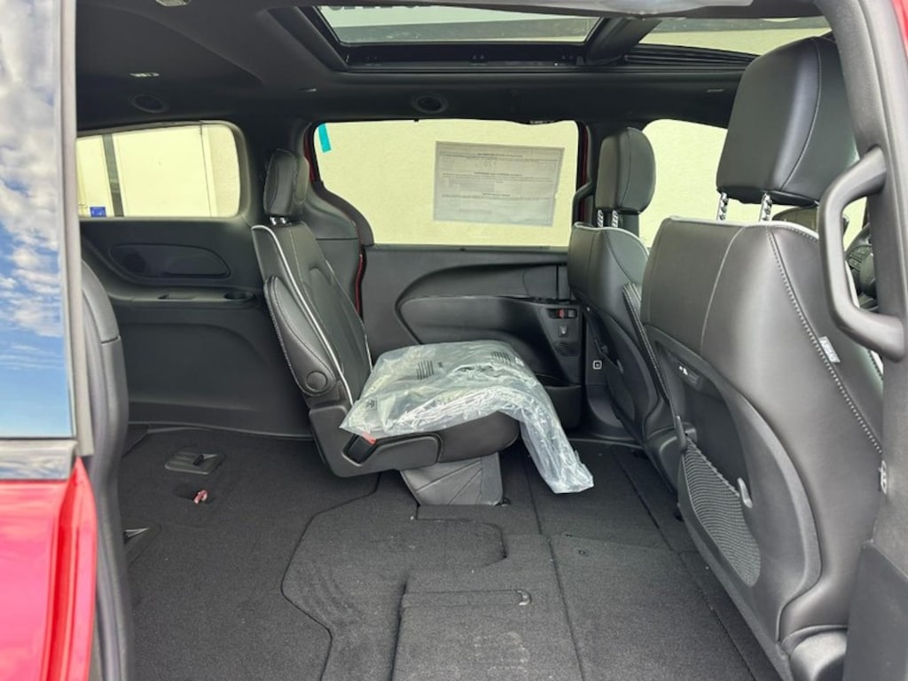 New 2026 Chrysler Pacifica Limited AWD Passenger Van