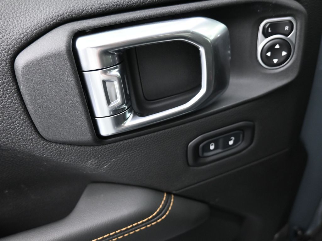 2026 Jeep Wrangler 4-Door Sahara - Photo 11
