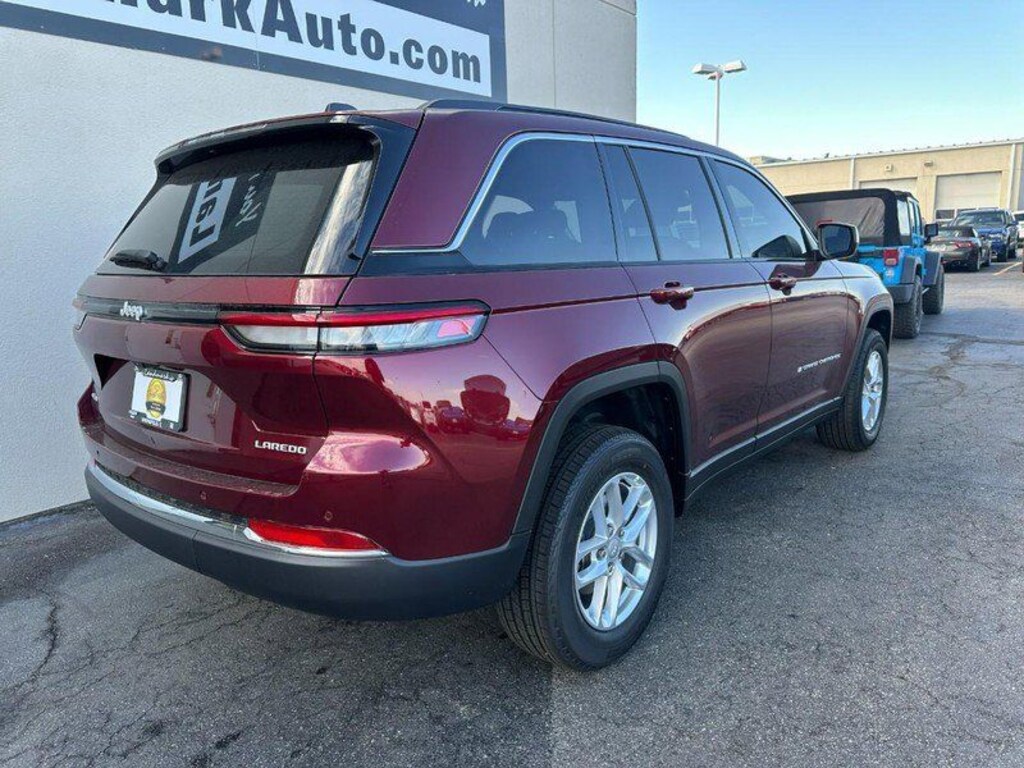New 2025 Jeep Grand Cherokee Laredo 4x4 Sport Utility