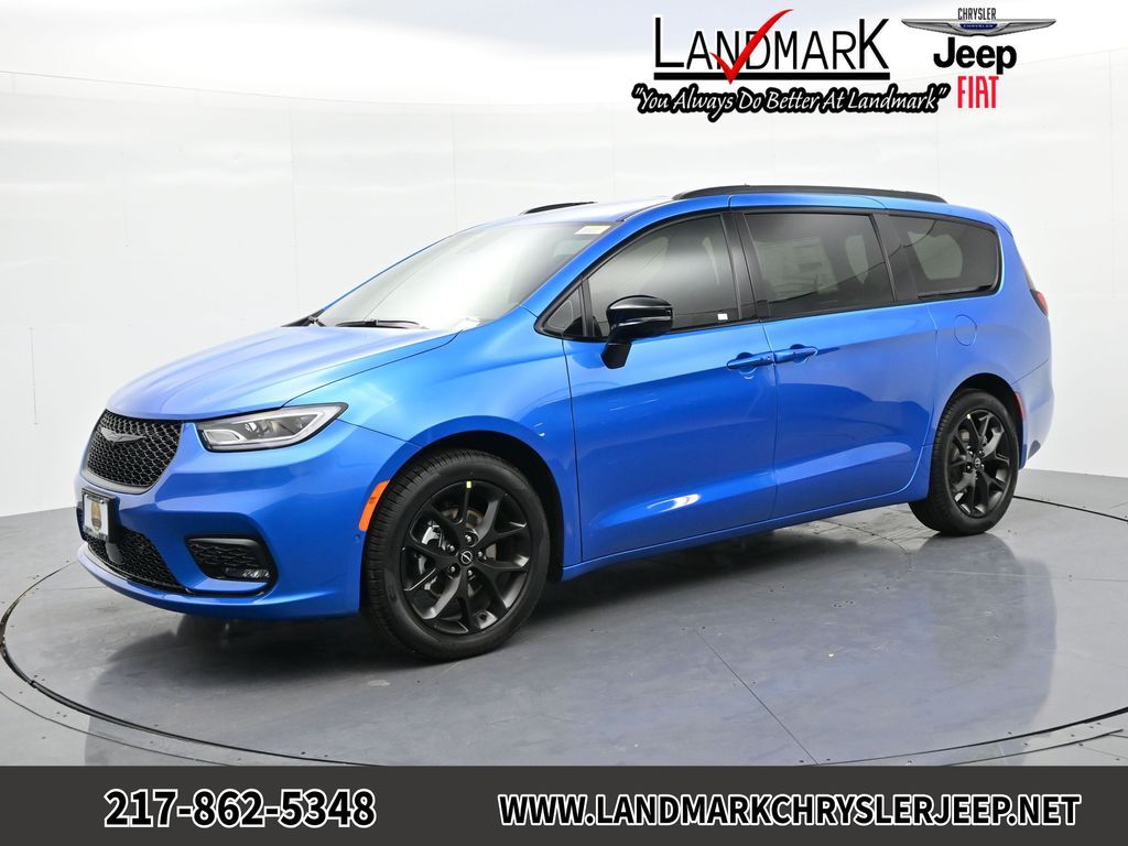 2026 Chrysler Pacifica Select's photo