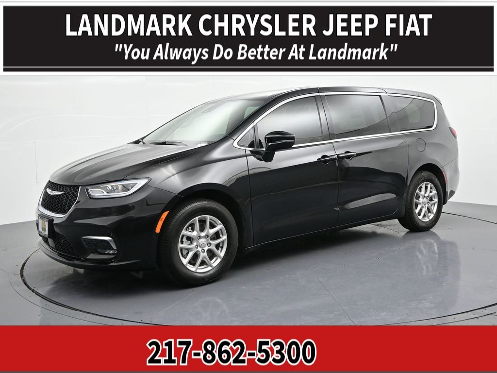 2026 Chrysler Pacifica Select's photo