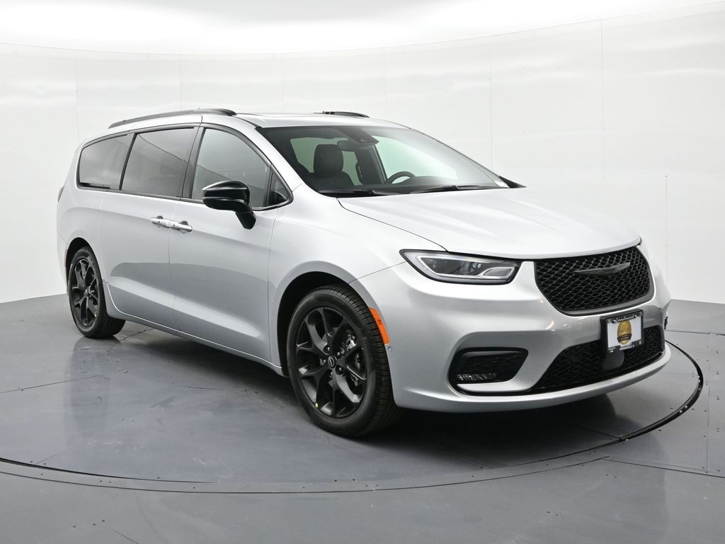 New 2026 Chrysler Pacifica Select Passenger Van
