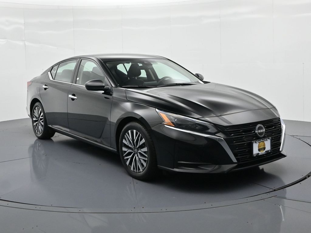 Used 2024 Nissan Altima 2.5 SV Sedan